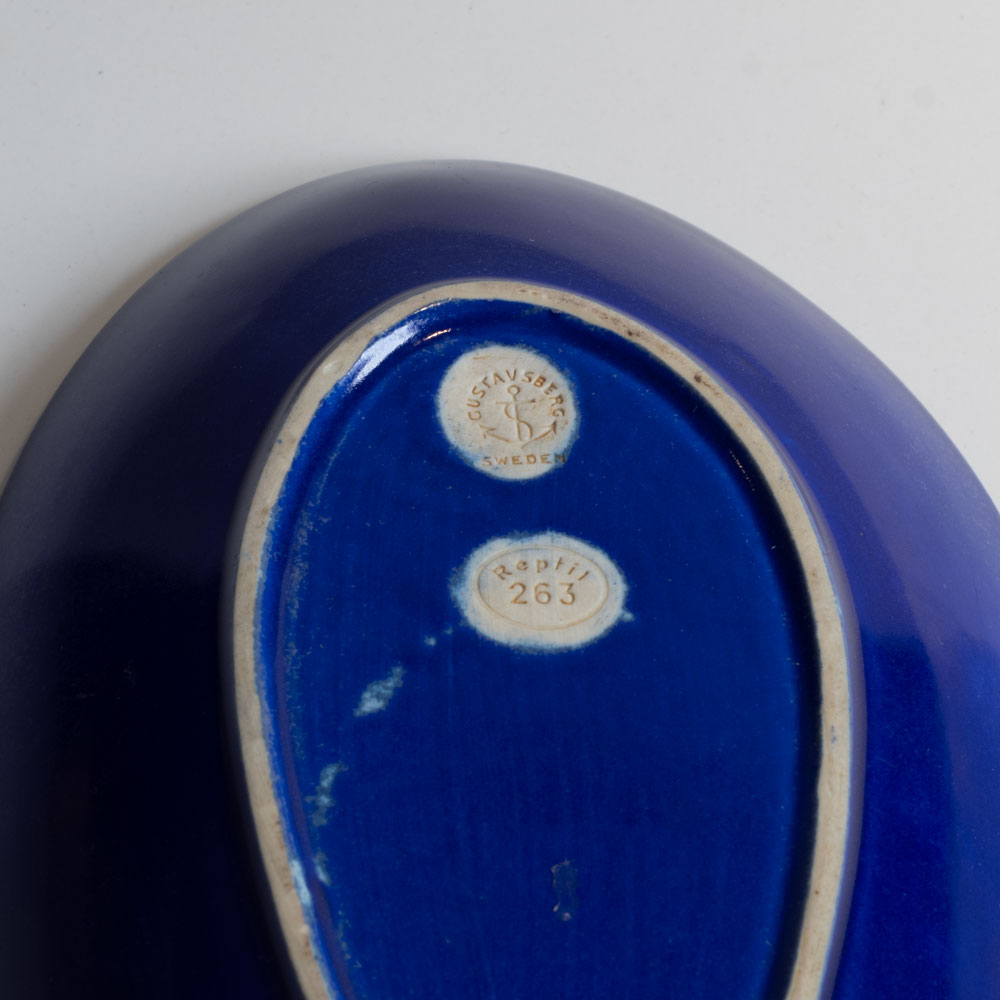 Stig Lindberg for Gustavsberg, "Reptil" dish with dark blue glaze G9345