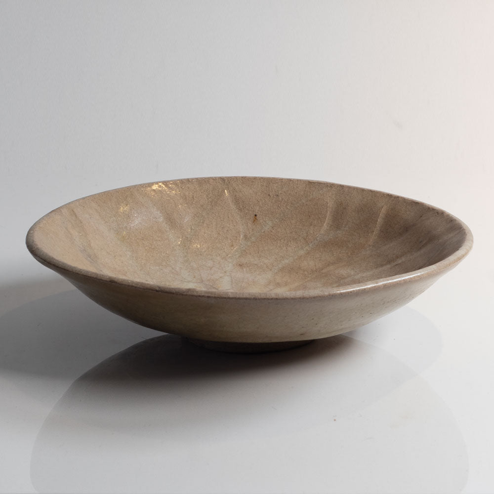 Katharine Pleydell-Bouverie, UK, stoneware bowl with beige glaze patterned interior N8101