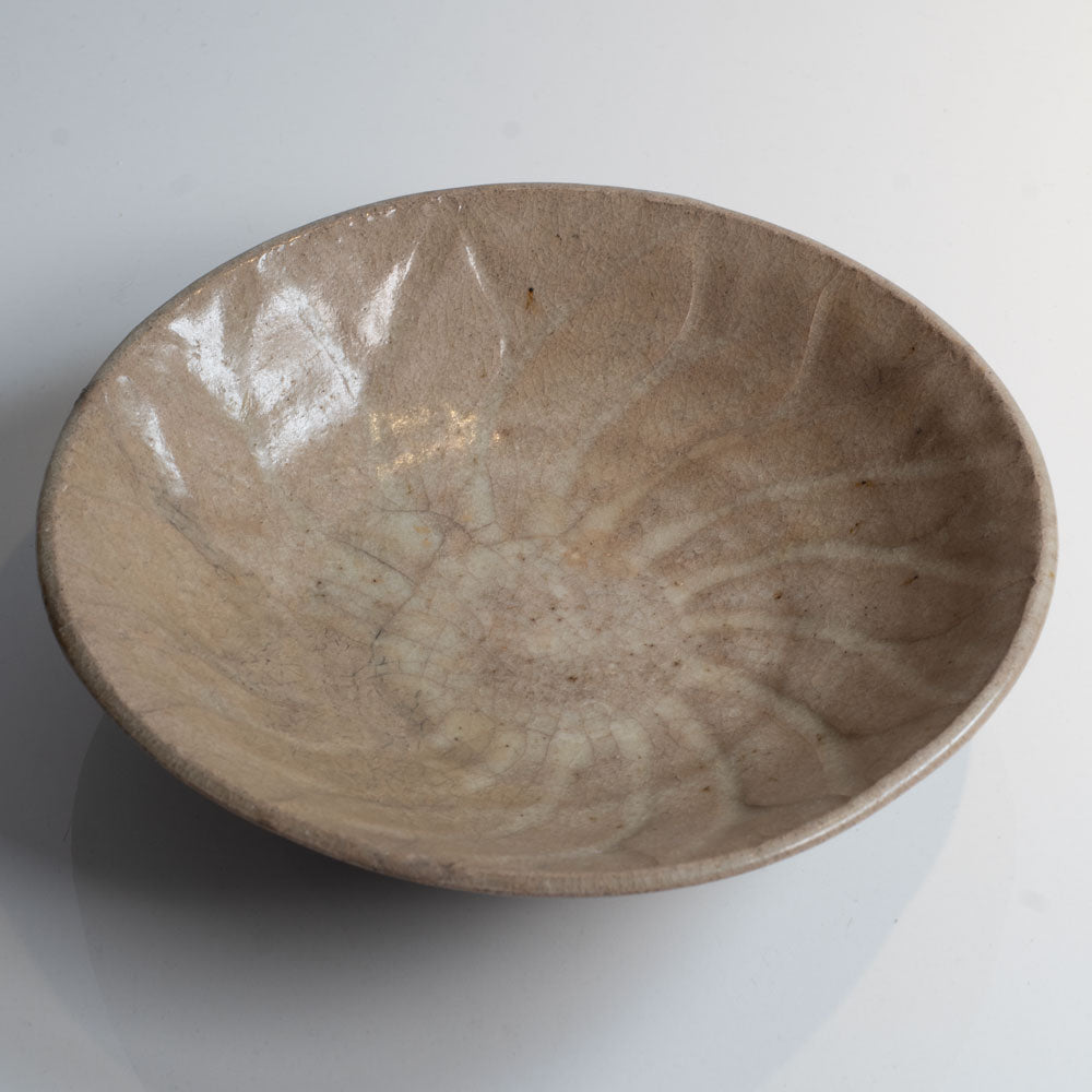 Katharine Pleydell-Bouverie, UK, stoneware bowl with beige glaze patterned interior N8101