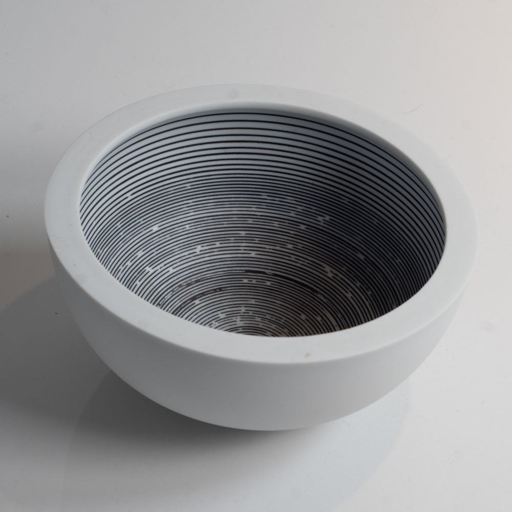 Veronika Pöschl, Austria, white stoneware bowl with patterned interior G9116