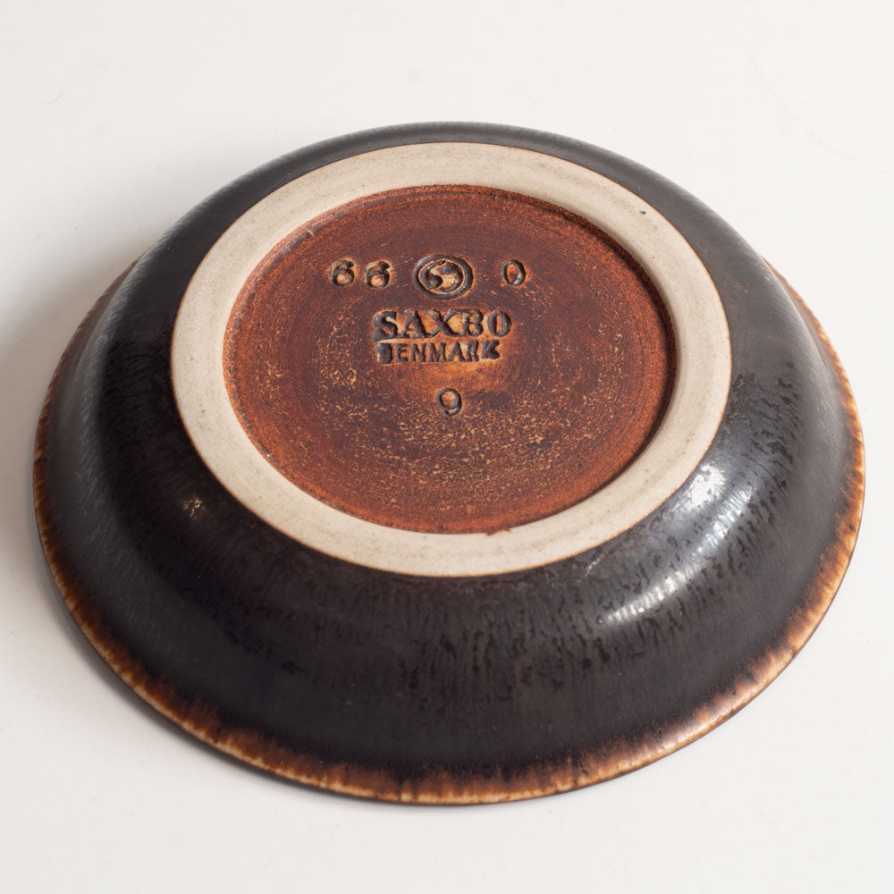 Eva Staehr Nielsen for Saxbo, Denmark, small dish with brown matte glaze L3417
