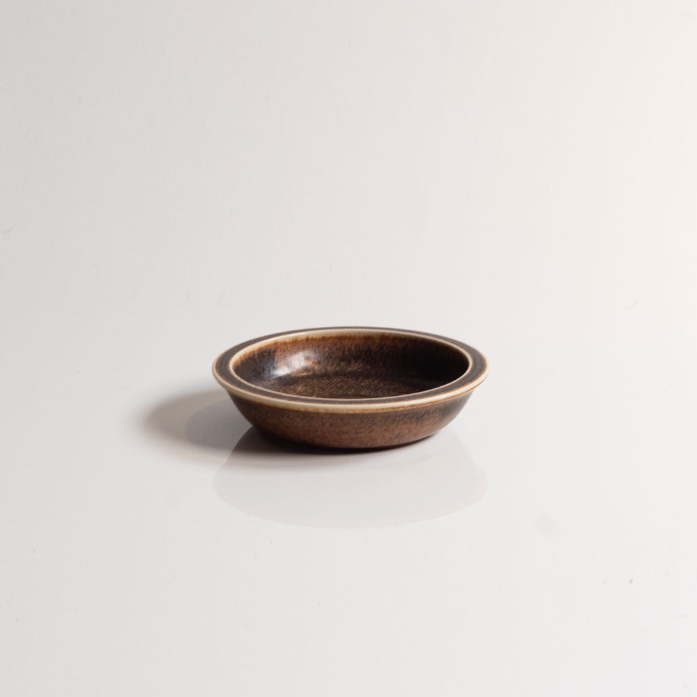 Eva Staehr Nielsen for Saxbo, Denmark, small dish with brown matte glaze L3416