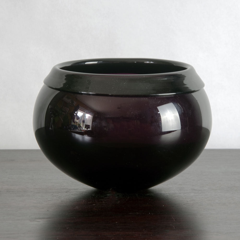Timo Sarpaneva for Iittala, Finland, round bowl/vase in purple glass H1399