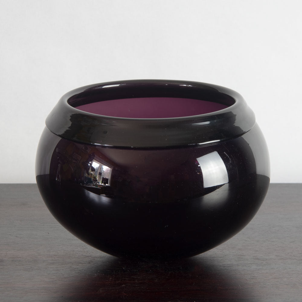 Timo Sarpaneva for Iittala, Finland, round bowl/vase in purple glass H1399