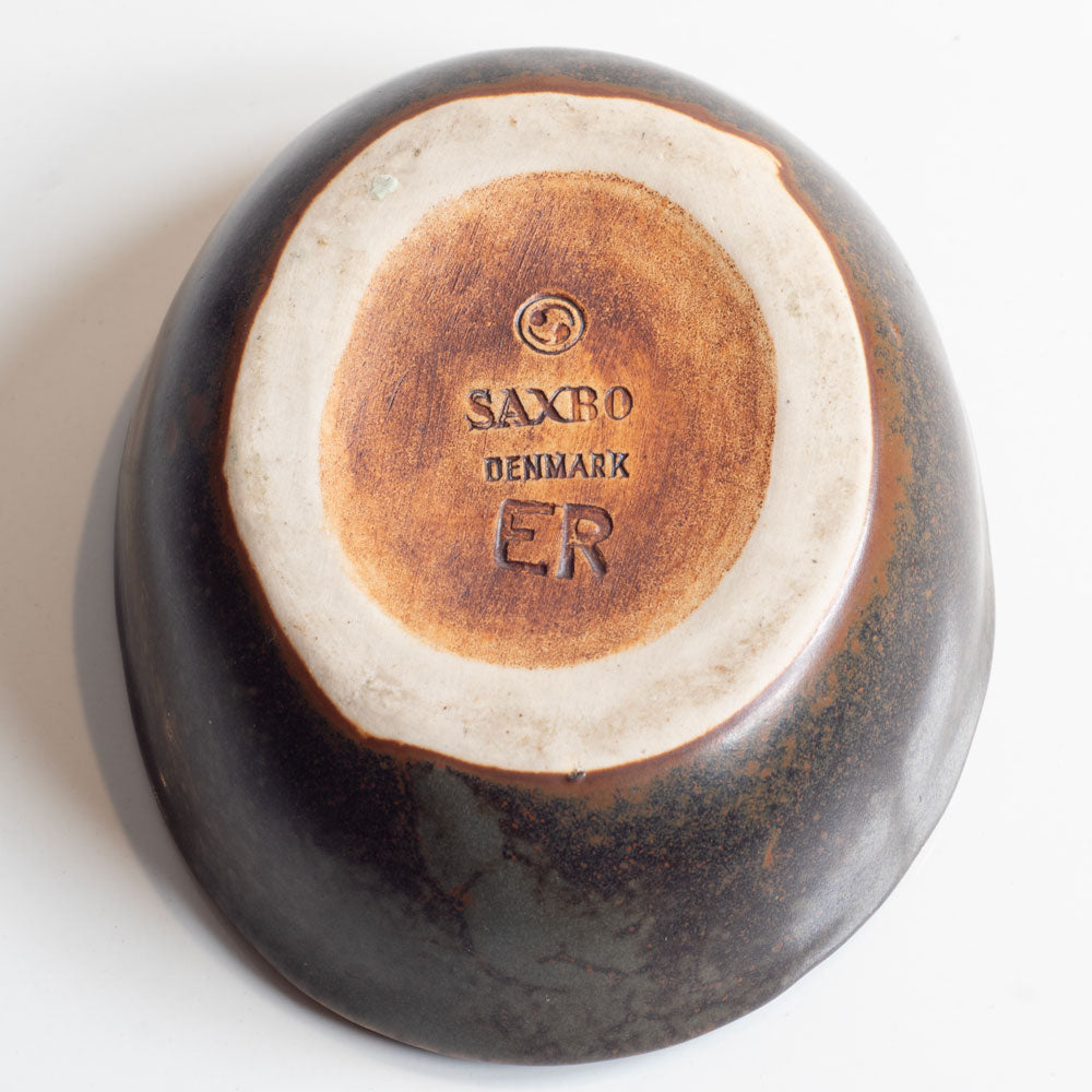 Erik Rahr for Saxbo, Denmark, small dish with brown matte glaze M4131