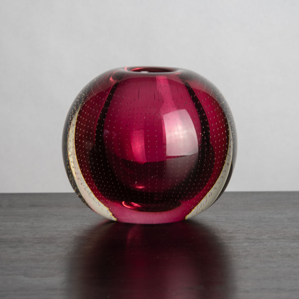 A.D. Copier for Leerdam, the Netherlands, red and clear glass vase with control bubbles G9354