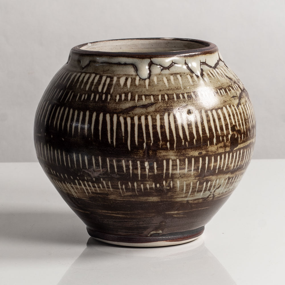 Bernard Leach, St. Ives Pottery, UK stoneware vase L4005