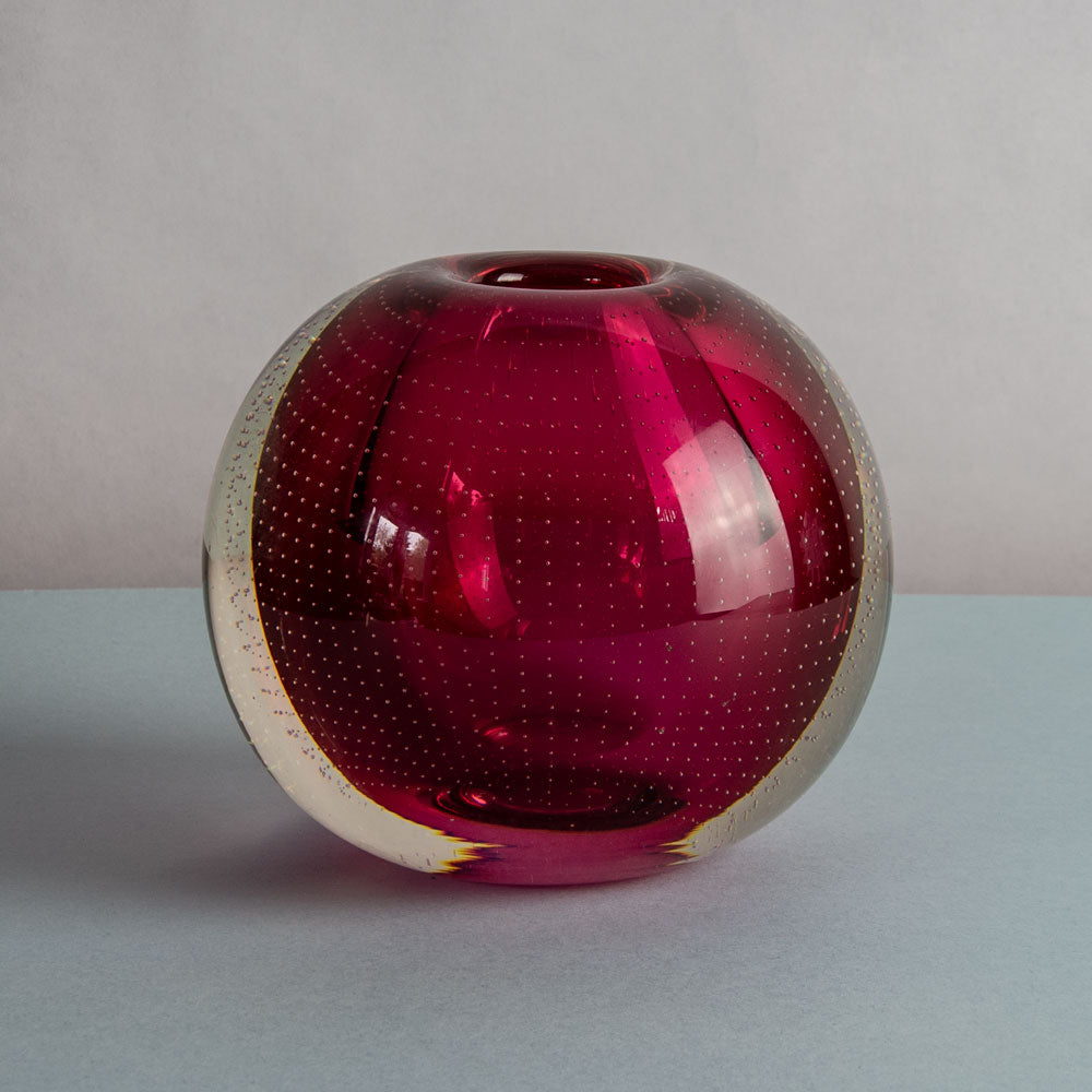 A.D. Copier for Leerdam, the Netherlands, red and clear glass vase with control bubbles G9354