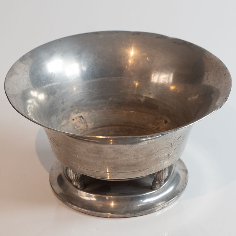FAK (Fabriksaktiebolaget Kronsilver), Sweden, decorated pewter footed bowl L3526