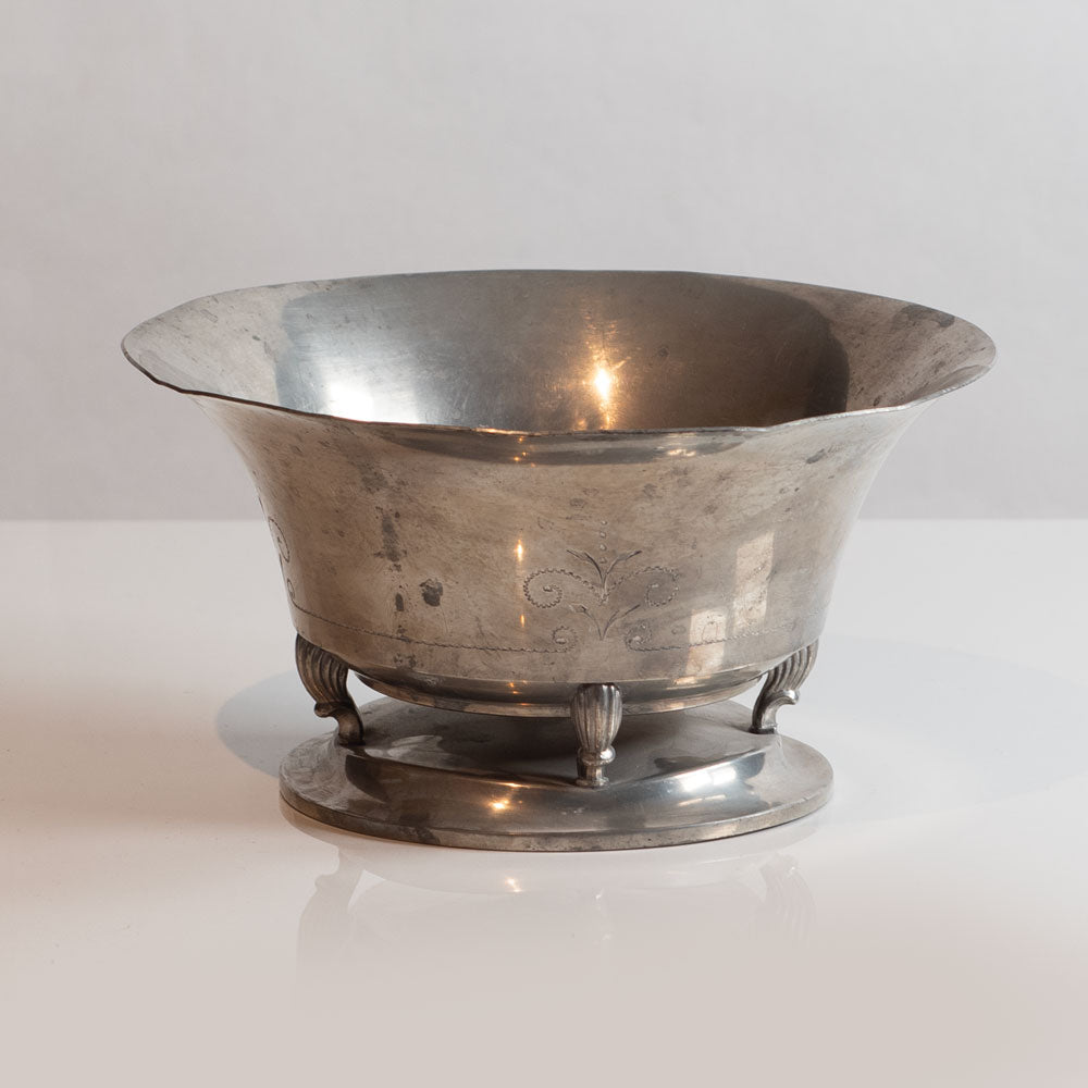 FAK (Fabriksaktiebolaget Kronsilver), Sweden, decorated pewter footed bowl L3526