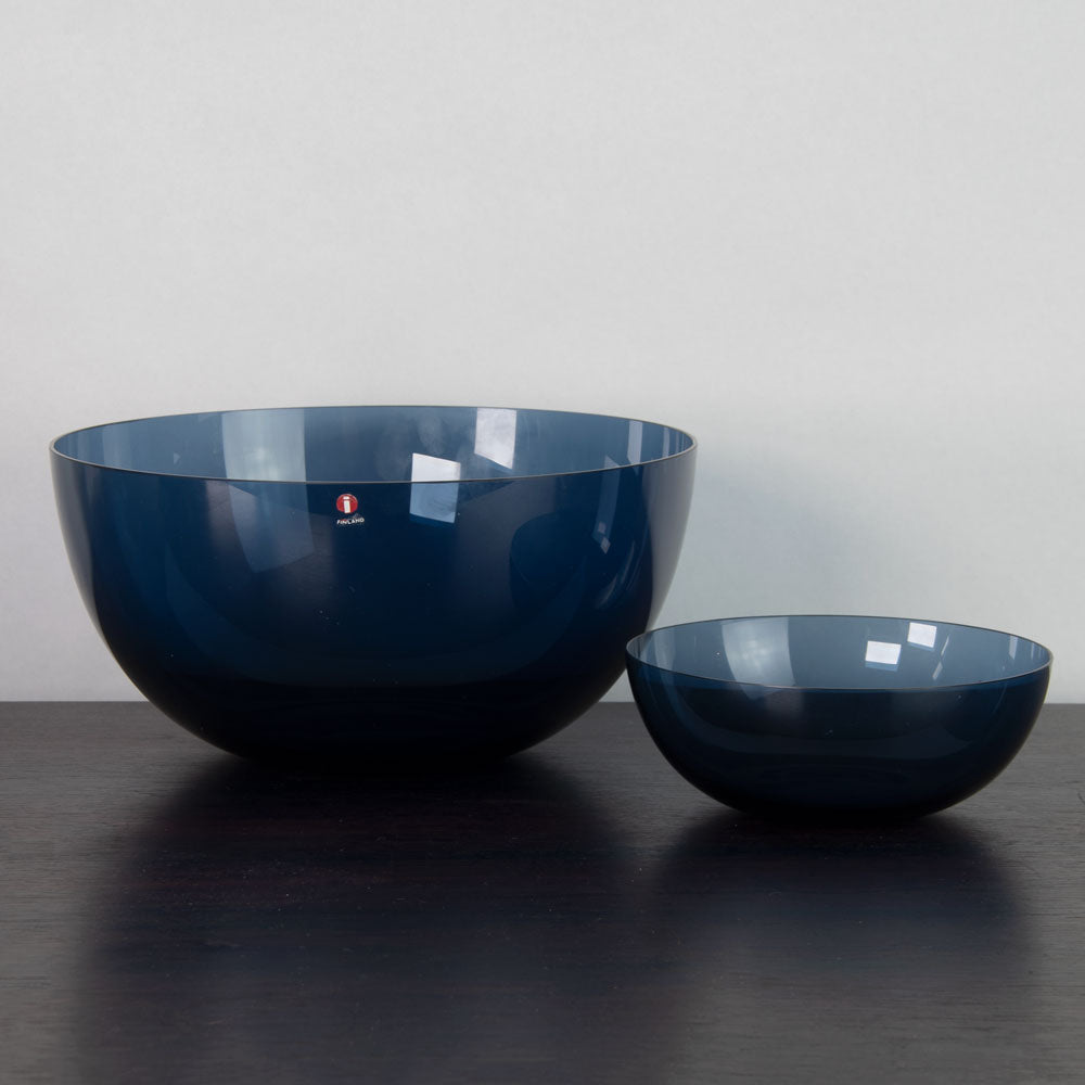 Timo Sarpaneva for Iittala, Finland, "i-glass" bowl in blue glass J1127