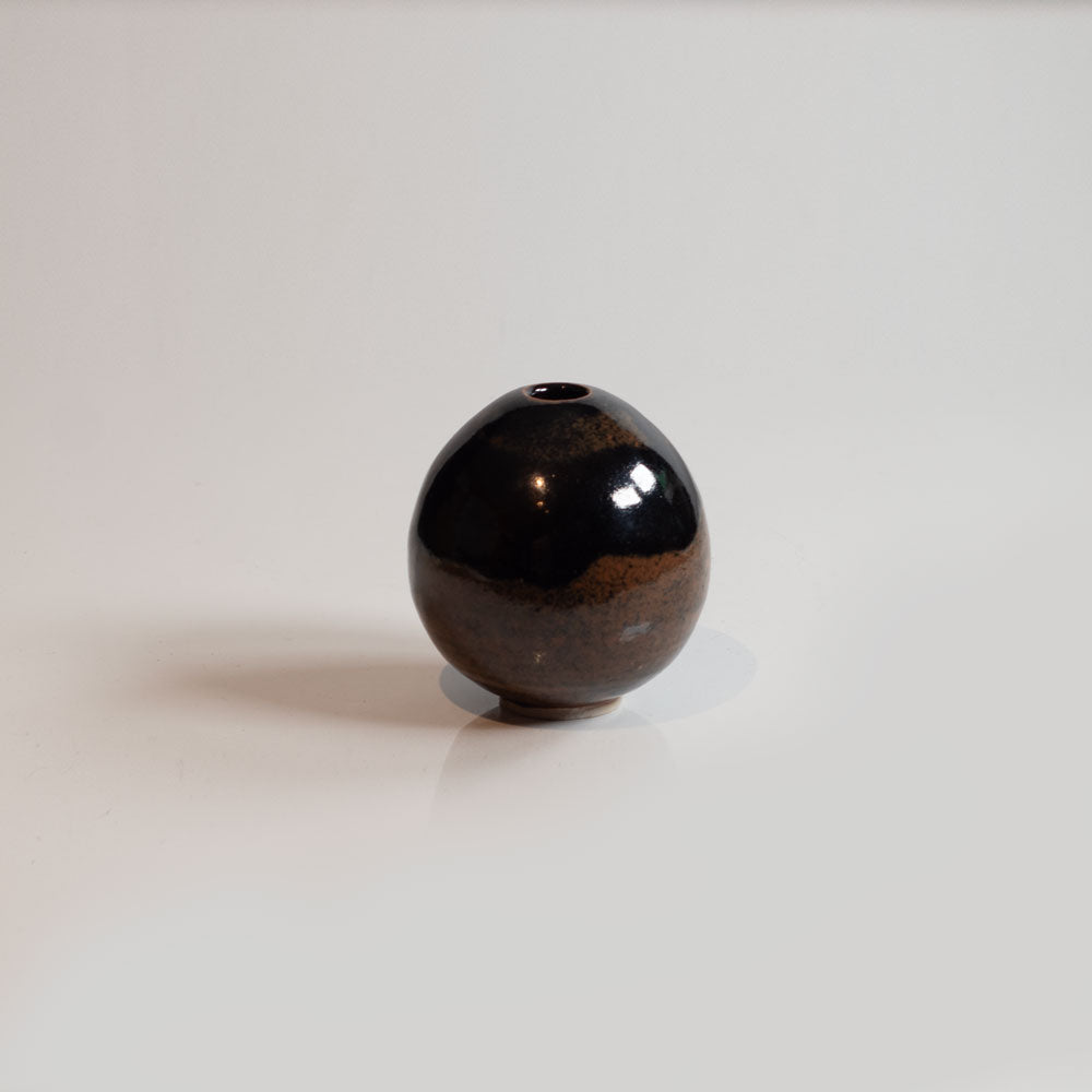 Ingeborg Zenker, Zenker Karthausen, unique stoneware vessel with brown-black glaze K2810