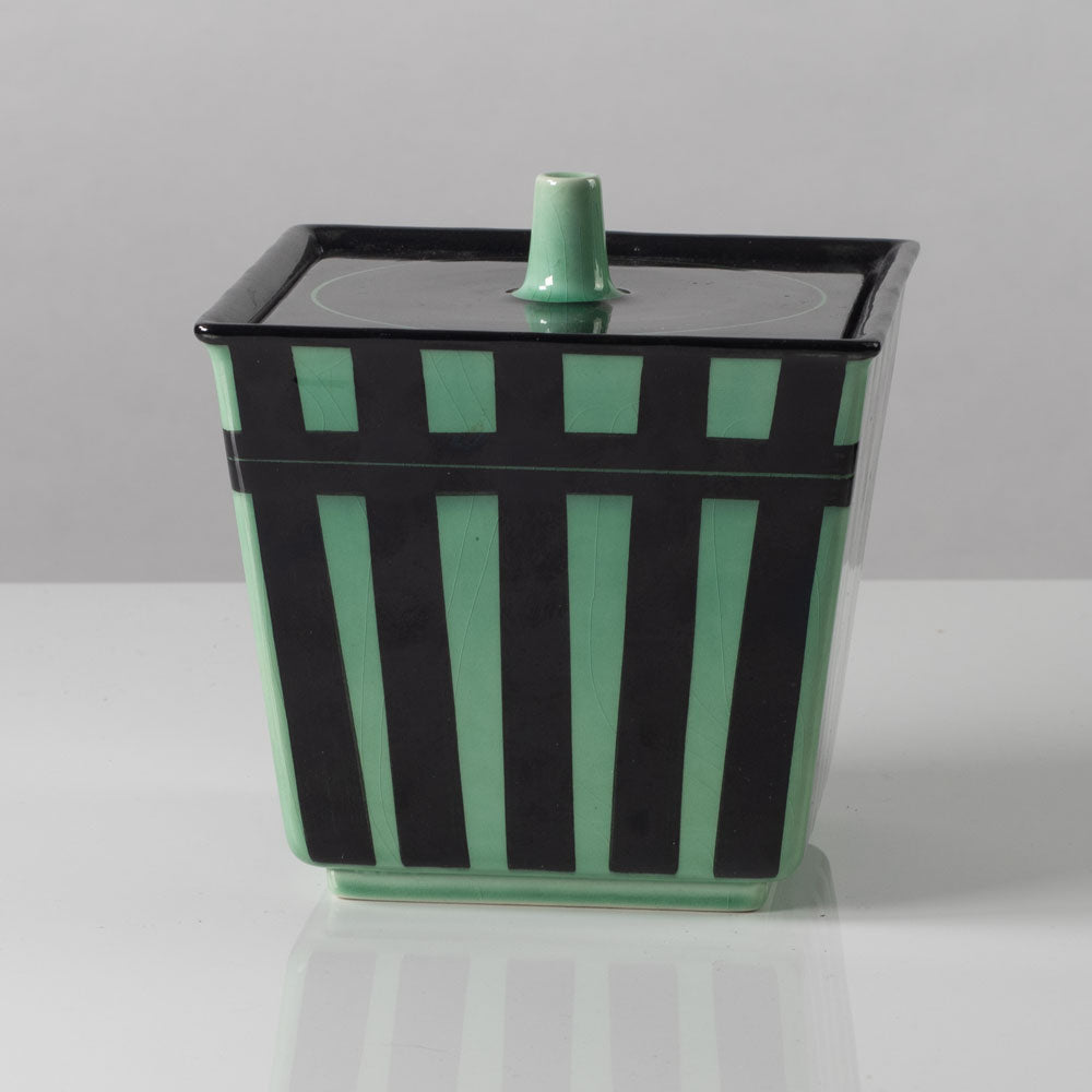 Hedwig Bollhagen, Germany, porcelain lidded box L3058