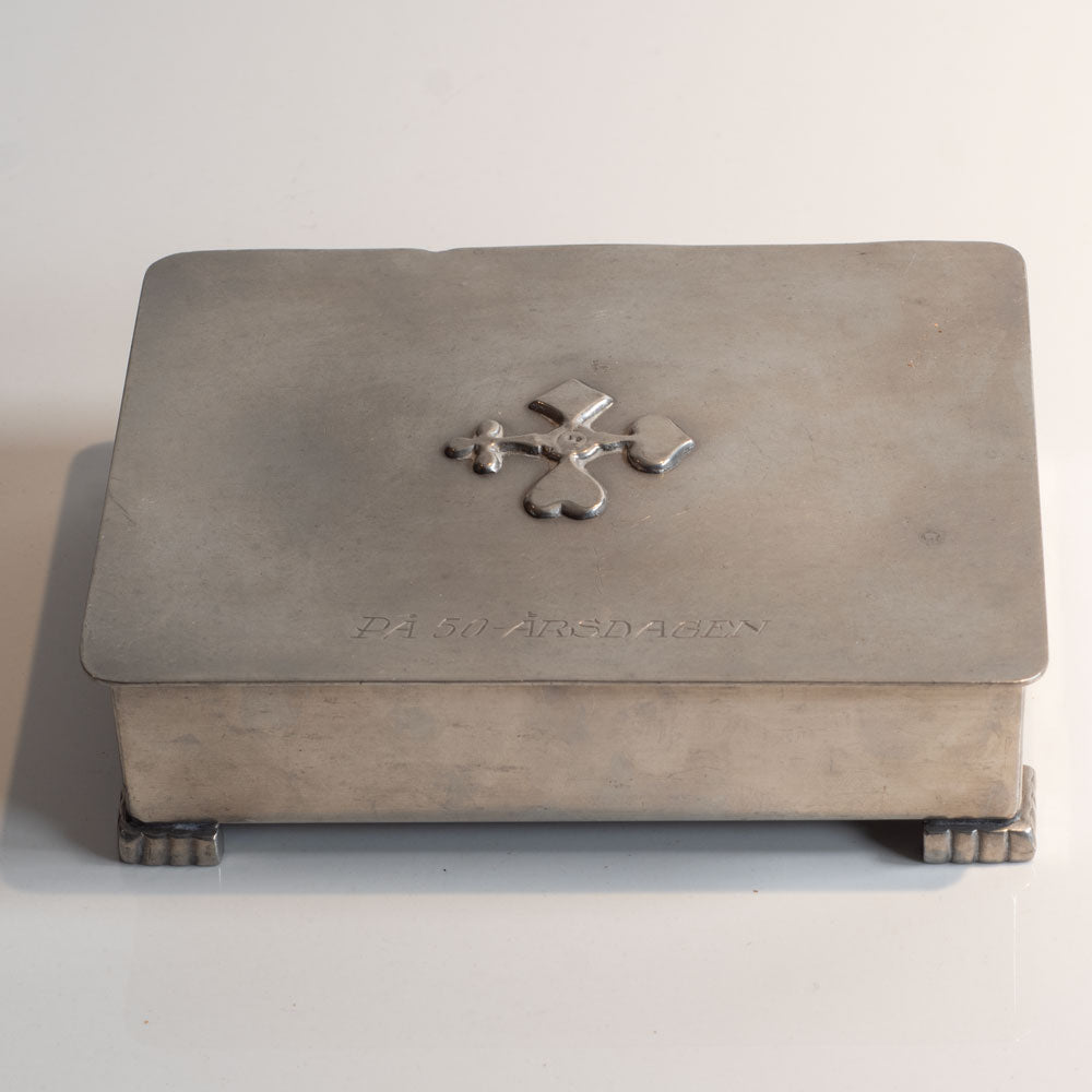 GAB Tenn, Sweden, pewter car box with decorated lid. M4198