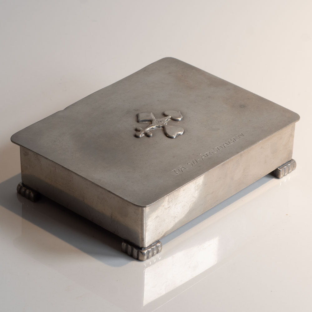 GAB Tenn, Sweden, pewter car box with decorated lid. M4198