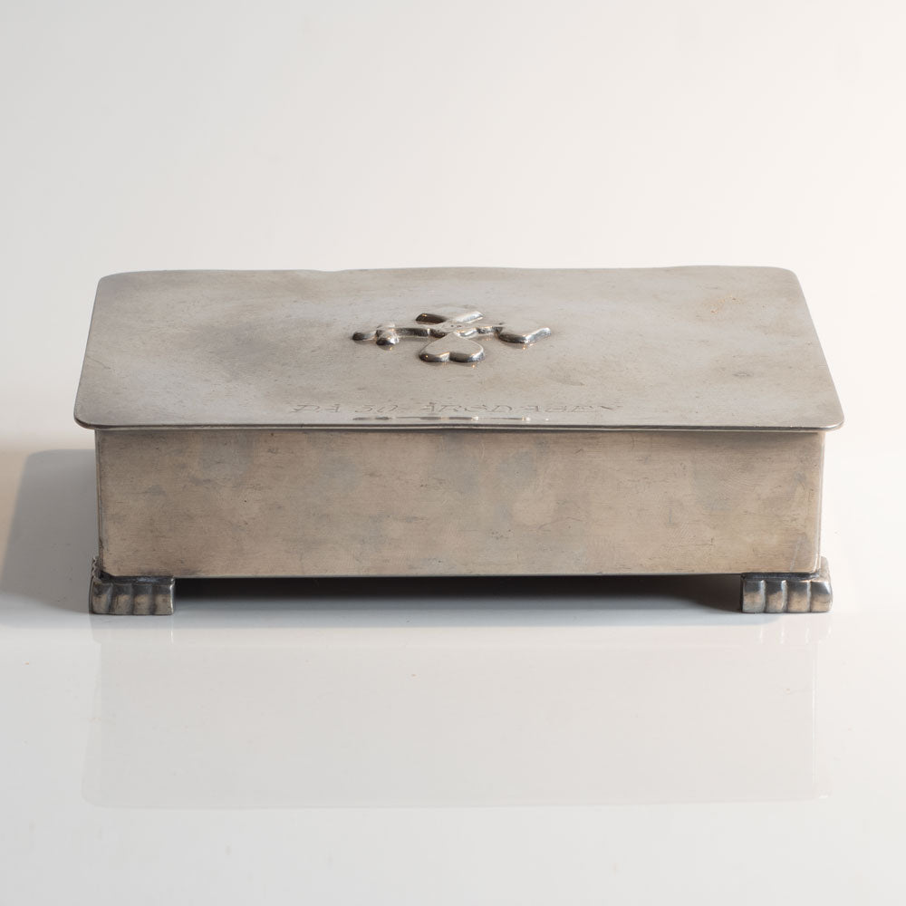 GAB Tenn, Sweden, pewter car box with decorated lid. M4198