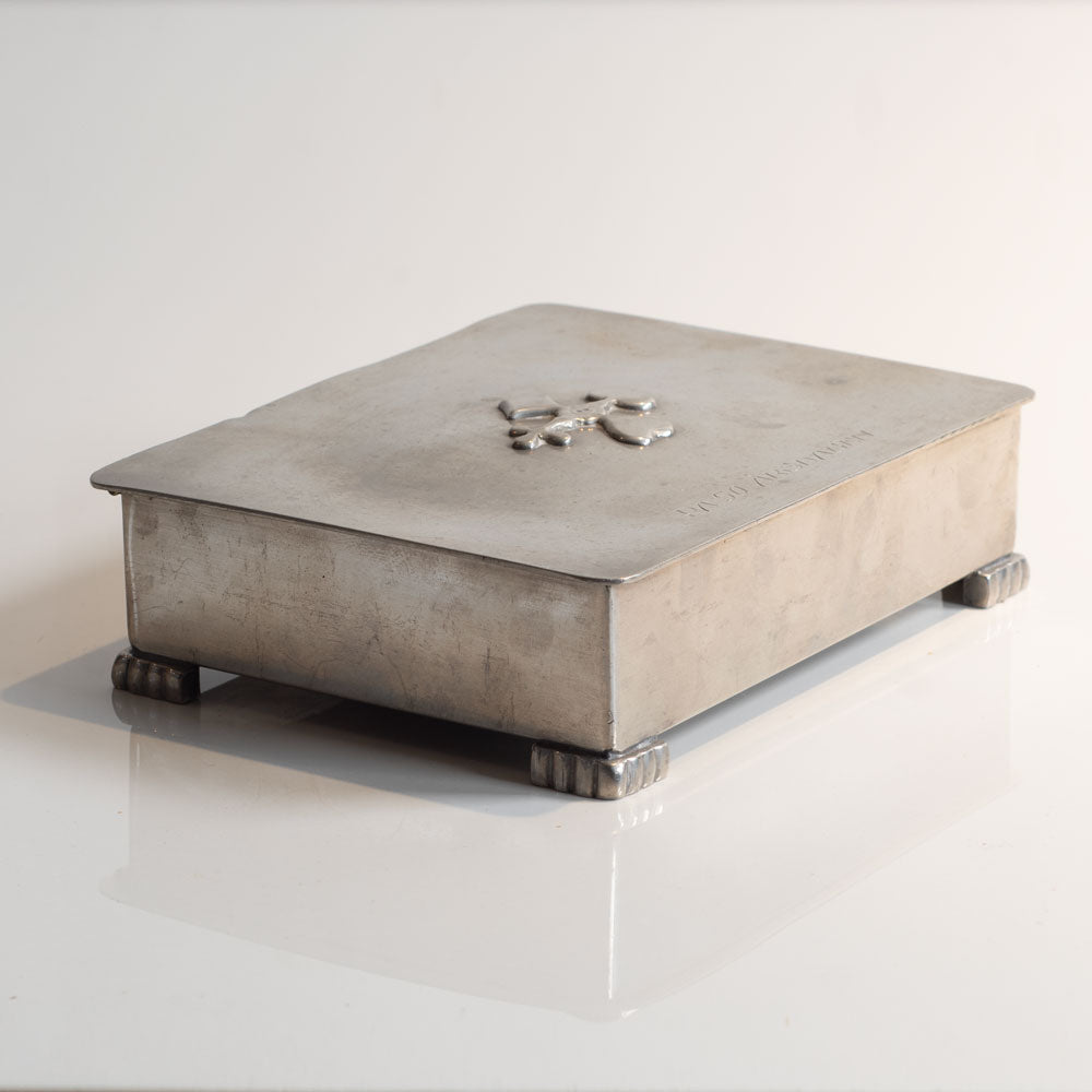 GAB Tenn, Sweden, pewter car box with decorated lid. M4198