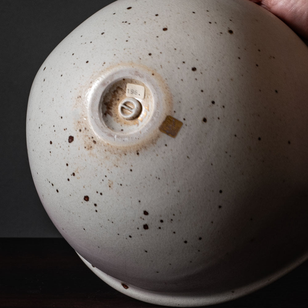 Gotlind Weigel, own studio, Germany, stoneware vessel with off white and blue gray glaze K2874