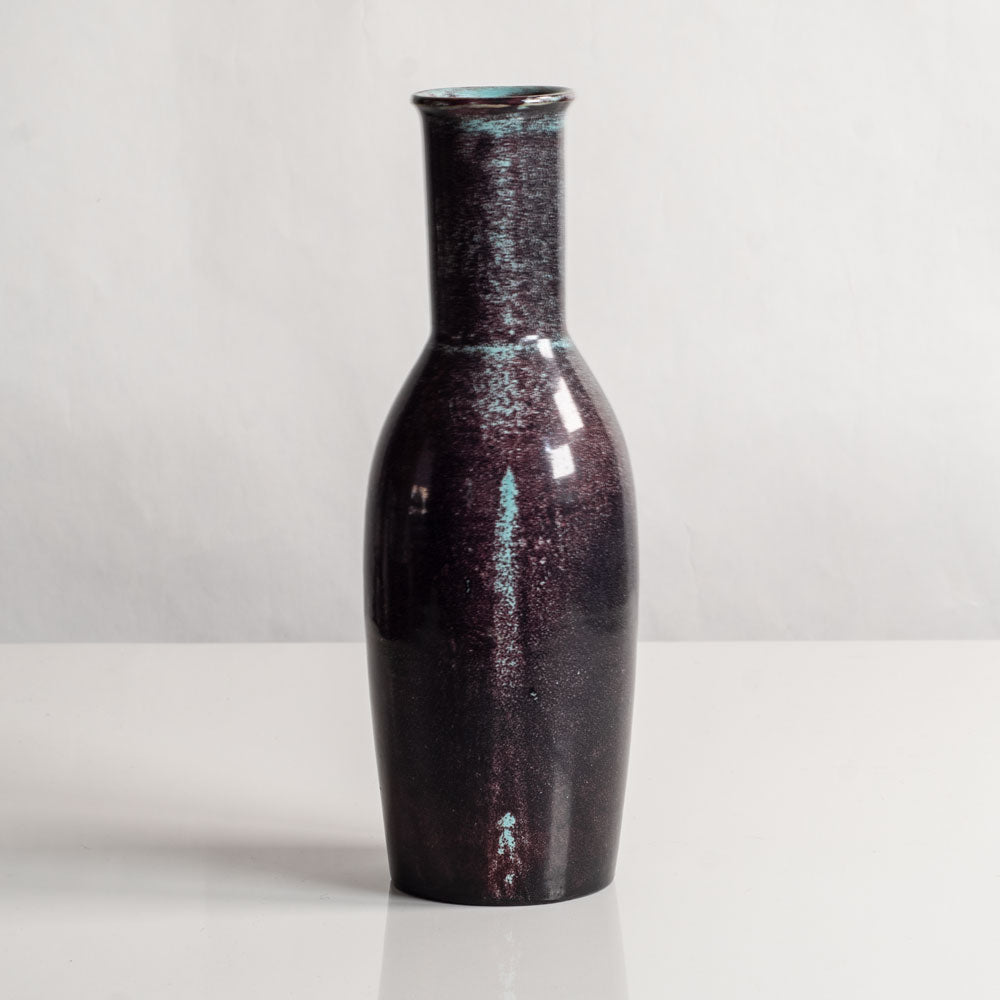 Svend Hammershoj for Kähler Keramik, Denmark, with black and green glaze L3857