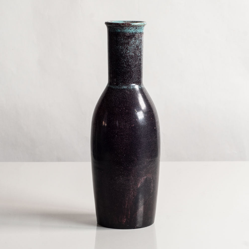 Svend Hammershoj for Kähler Keramik, Denmark, with black and green glaze L3857