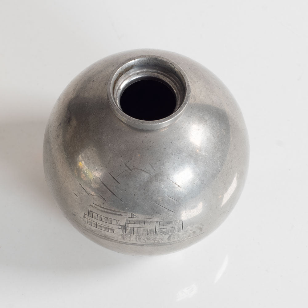 Sweden, small round pewter vase L3694