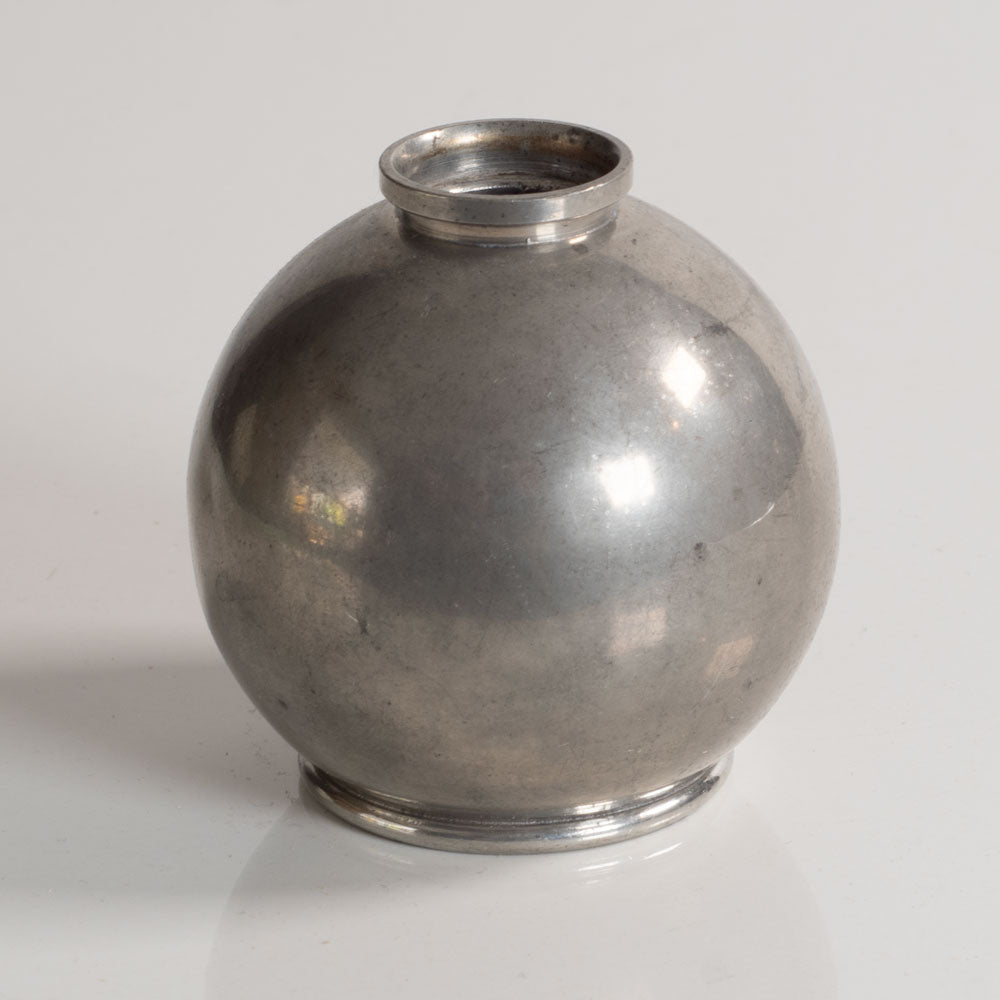 Sweden, small round pewter vase L3694