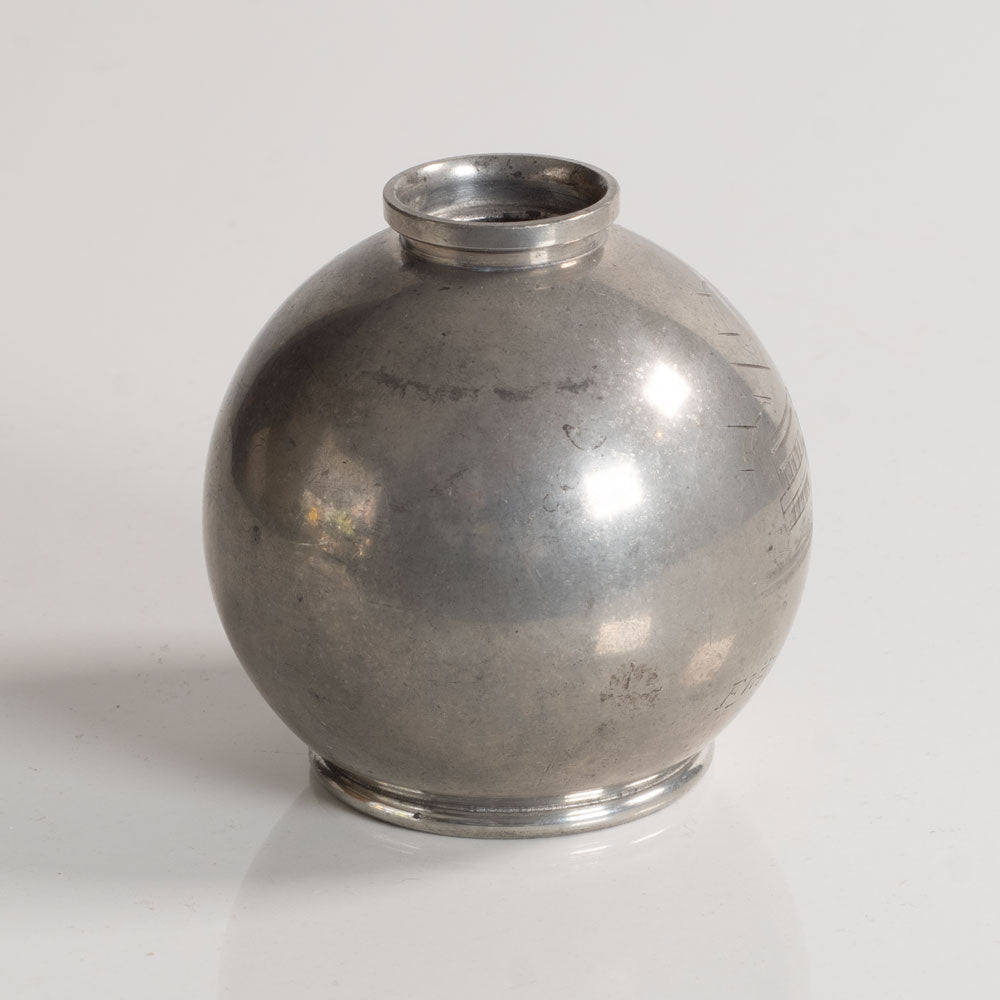 Sweden, small round pewter vase L3694
