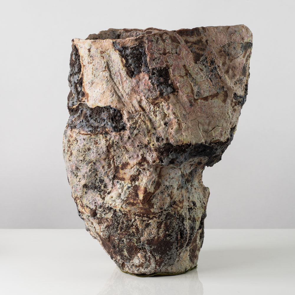 Ewen Henderson, UK, Unique, hand built mixed-clay vessel L3108