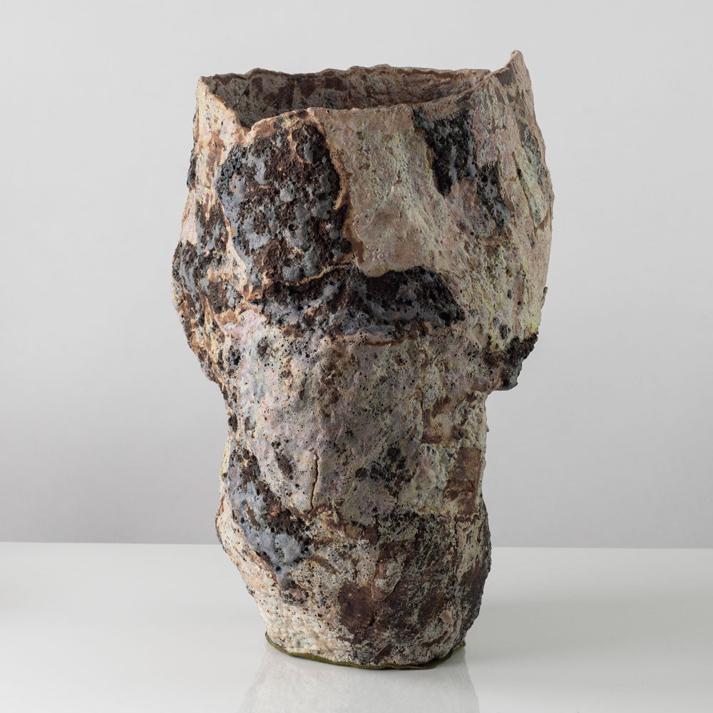 Ewen Henderson, UK, Unique, hand built mixed-clay vessel L3108
