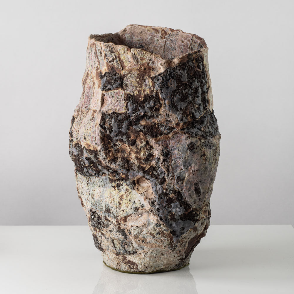 Ewen Henderson, UK, Unique, hand built mixed-clay vessel L3108