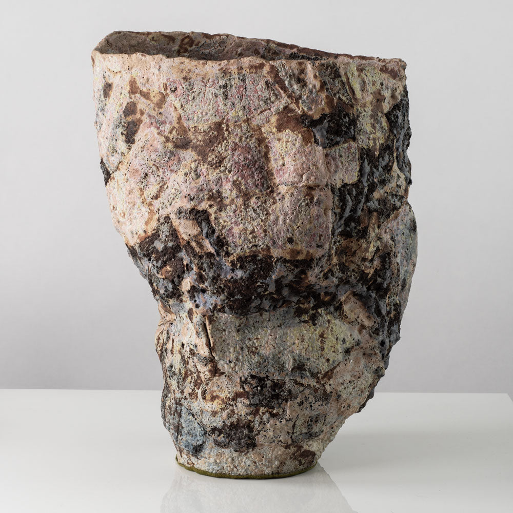 Ewen Henderson, UK, Unique, hand built mixed-clay vessel L3108