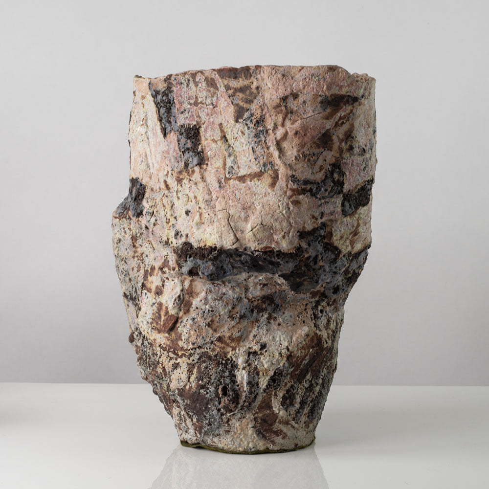 Ewen Henderson, UK, Unique, hand built mixed-clay vessel L3108