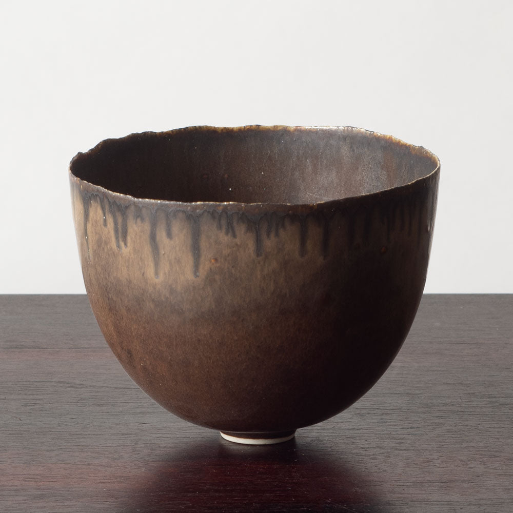 Deirdre Burnett, own studio, UK, unique stoneware bowl with matte brown glaze K2168