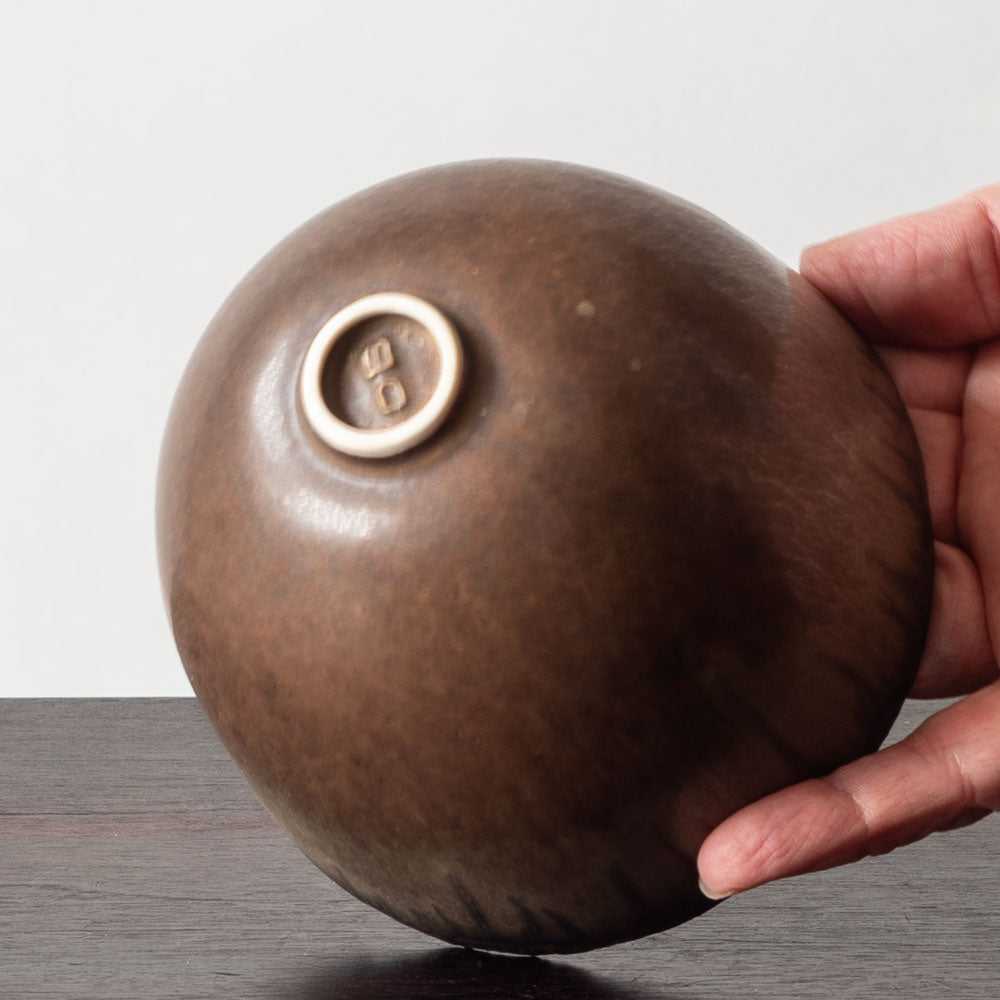 Deirdre Burnett, own studio, UK, unique stoneware bowl with matte brown glaze K2168