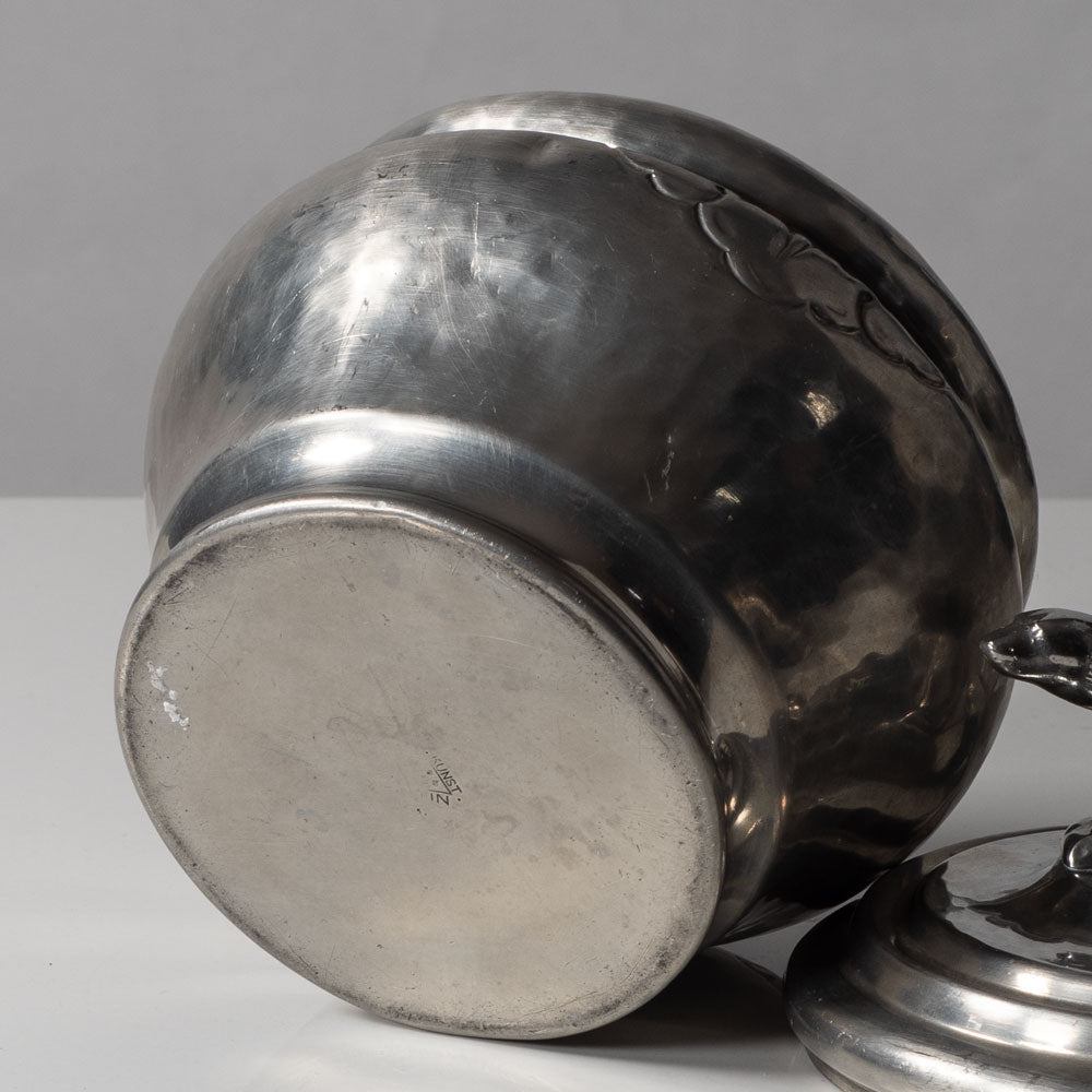 Danskt Kunst, Denmark, lidded art nouveau pewter jar with polar bear to lid L3089