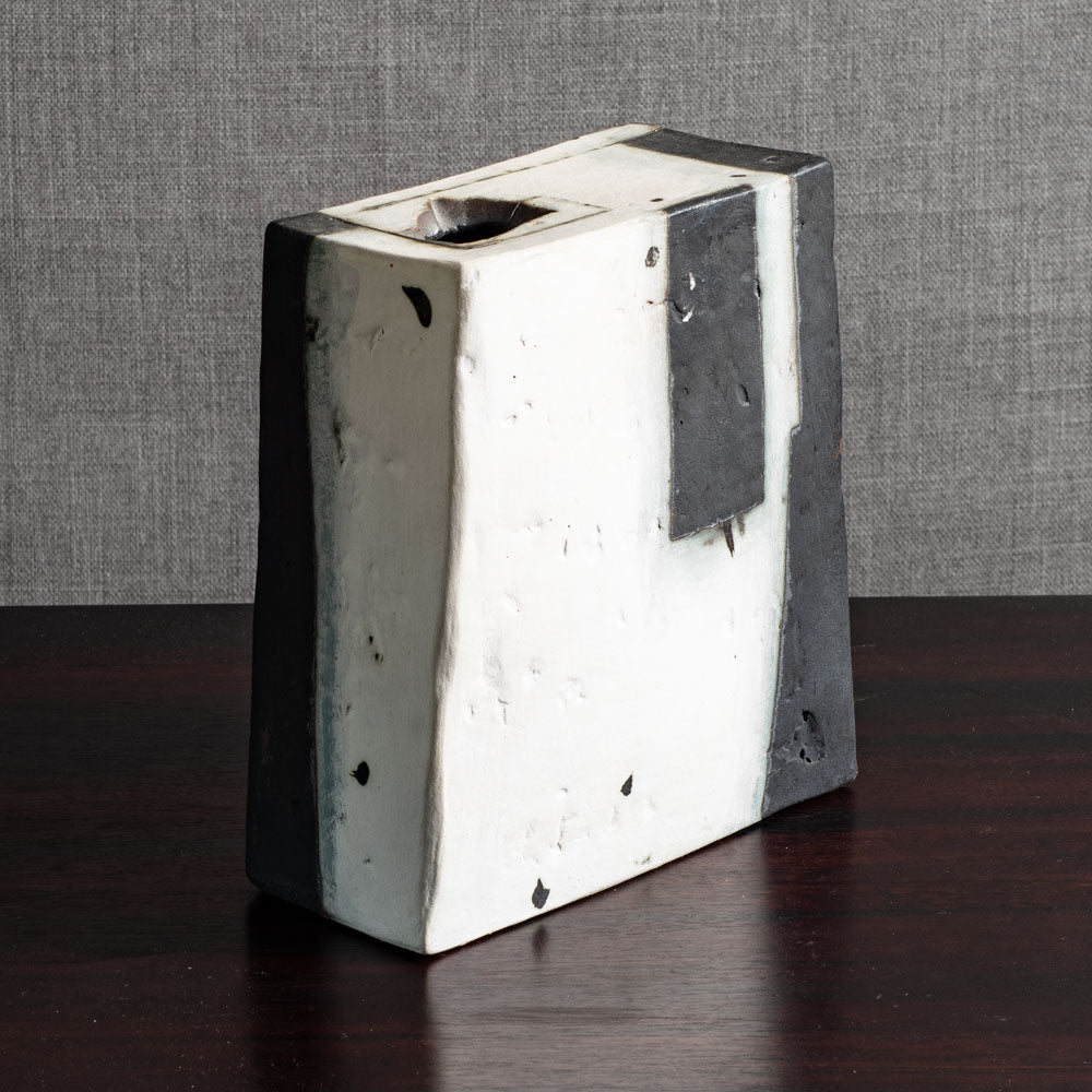 Gordon Baldwin, UK, unique stoneware sculptural vessel M4304