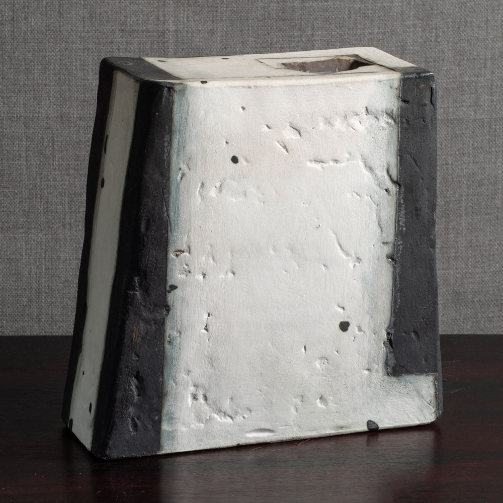 Gordon Baldwin, UK, unique stoneware sculptural vessel M4304