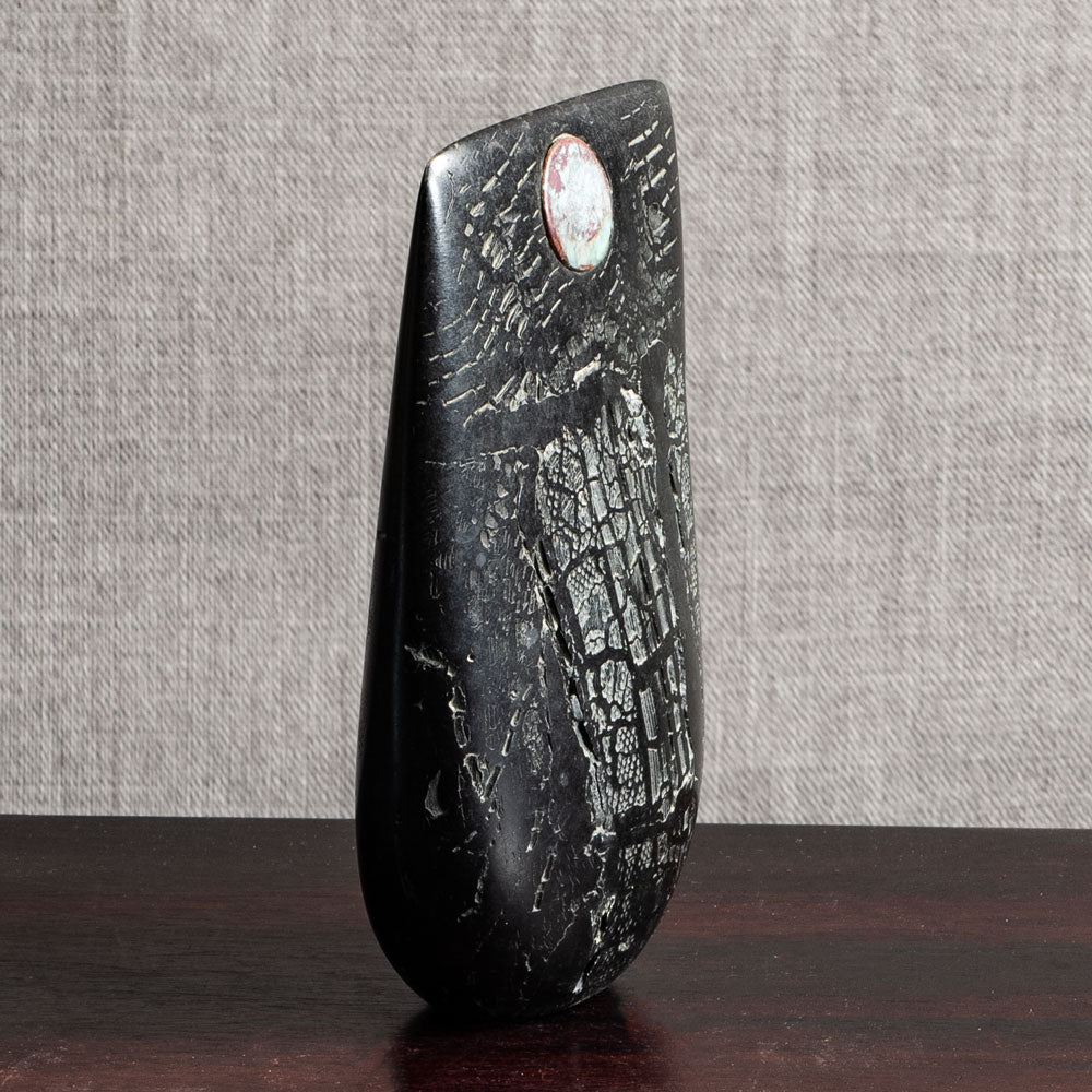 Peter Hayes, own studio, UK, black sculptural form with creased surface M4355