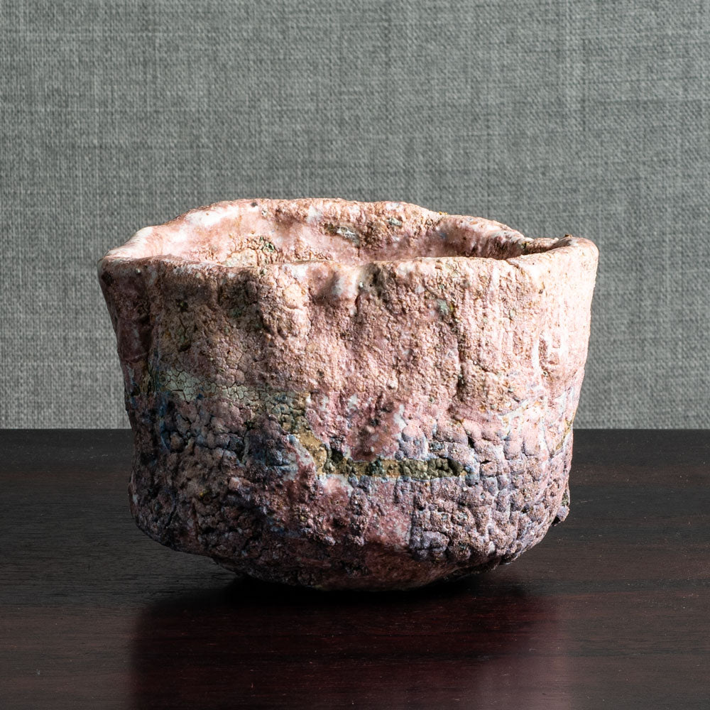 Ewen Henderson, UK, unique stoneware tea bowl with pink volcanic glaze M4296