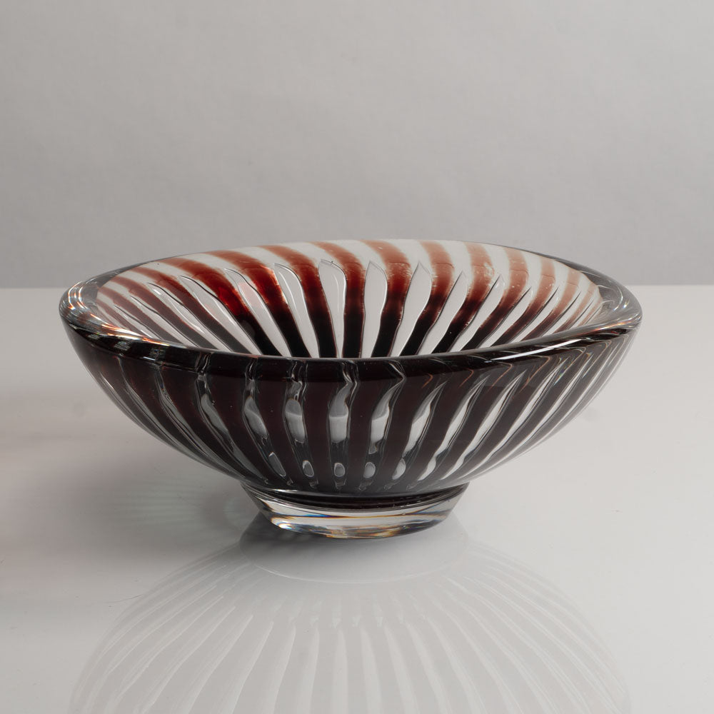 Edvin Öhrström for Orrefors, Sweden, Ariel bowl in red and clear glass L3951