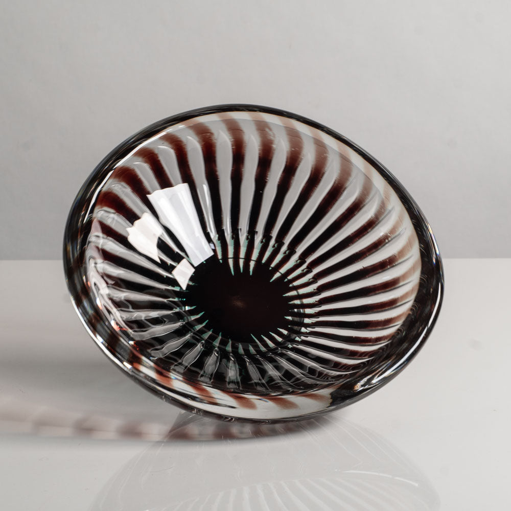 Edvin Öhrström for Orrefors, Sweden, Ariel bowl in red and clear glass L3951