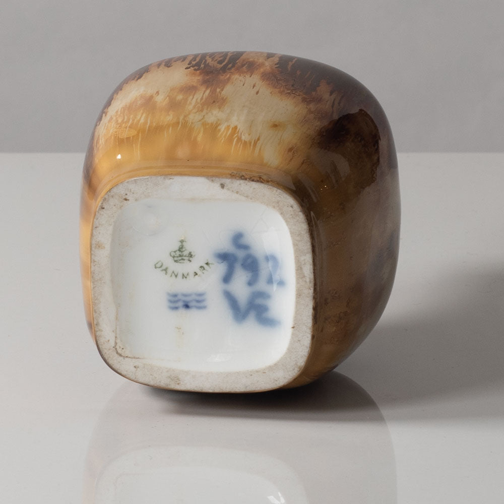 Valdemar Engelhardt for Royal Copenhagen, porcelain vase with brown crystalline glaze K2544