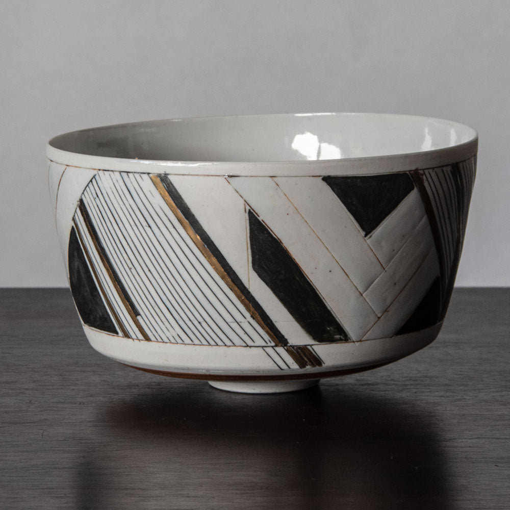 Gerd Hiort Petersen, Denmark, unique porcelain bowl with line decoration J1292