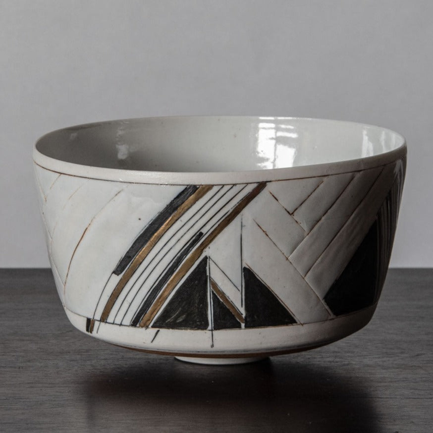 Gerd Hiort Petersen, Denmark, unique porcelain bowl with line decoration J1292