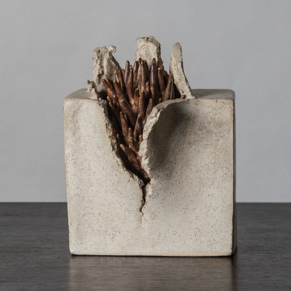 Evelyn Klam, Germany, stoneware sculpture J1291