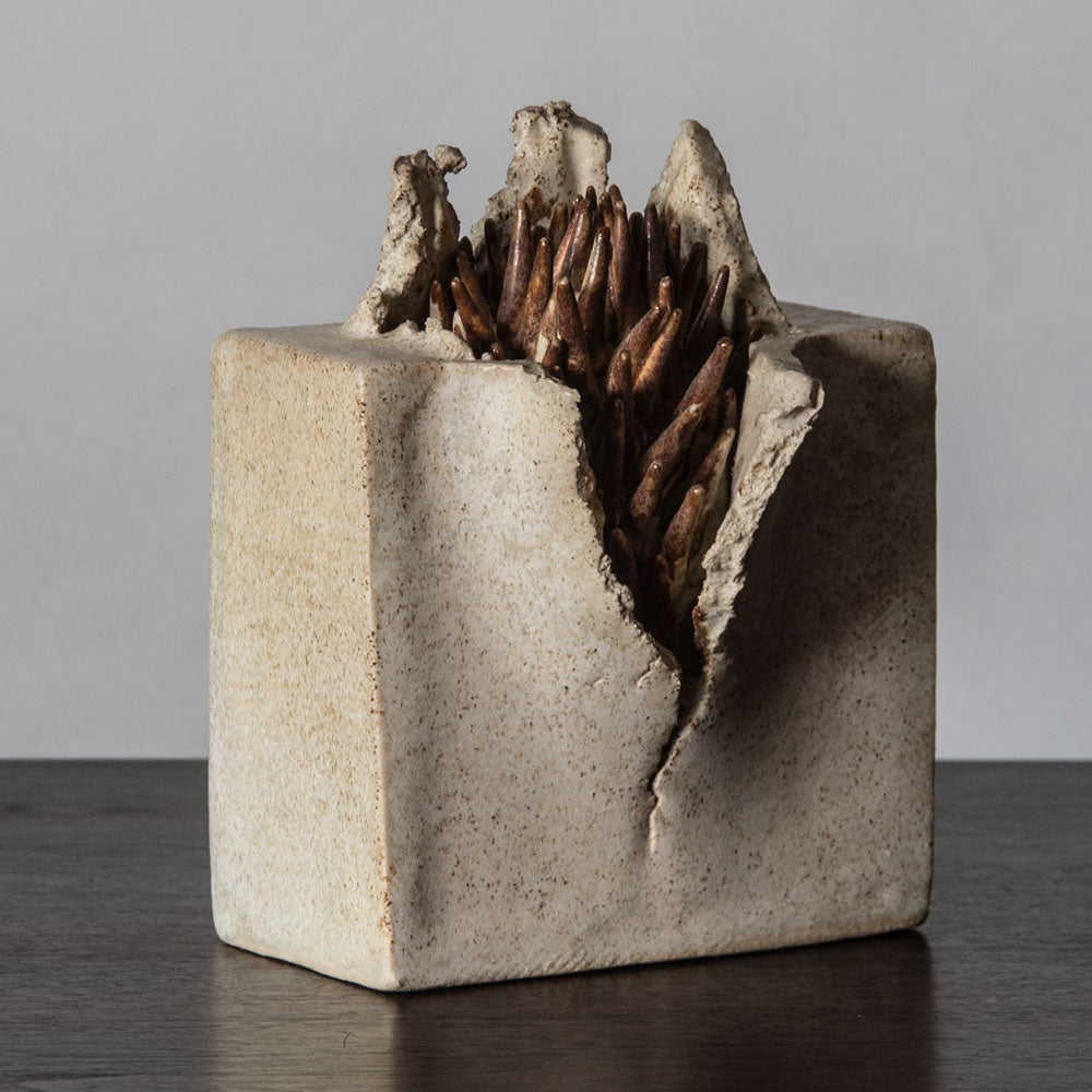 Evelyn Klam, Germany, stoneware sculpture J1291