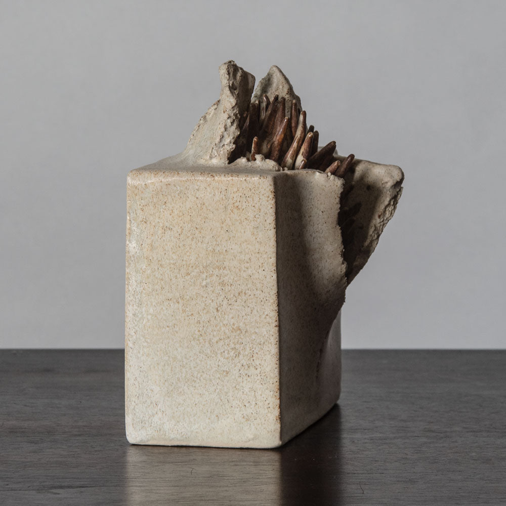 Evelyn Klam, Germany, stoneware sculpture J1291