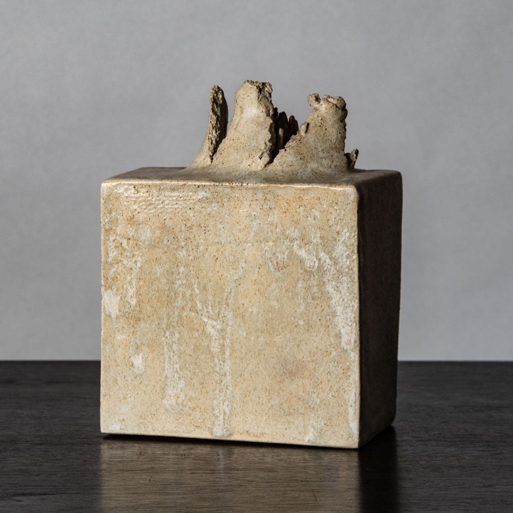 Evelyn Klam, Germany, stoneware sculpture J1291