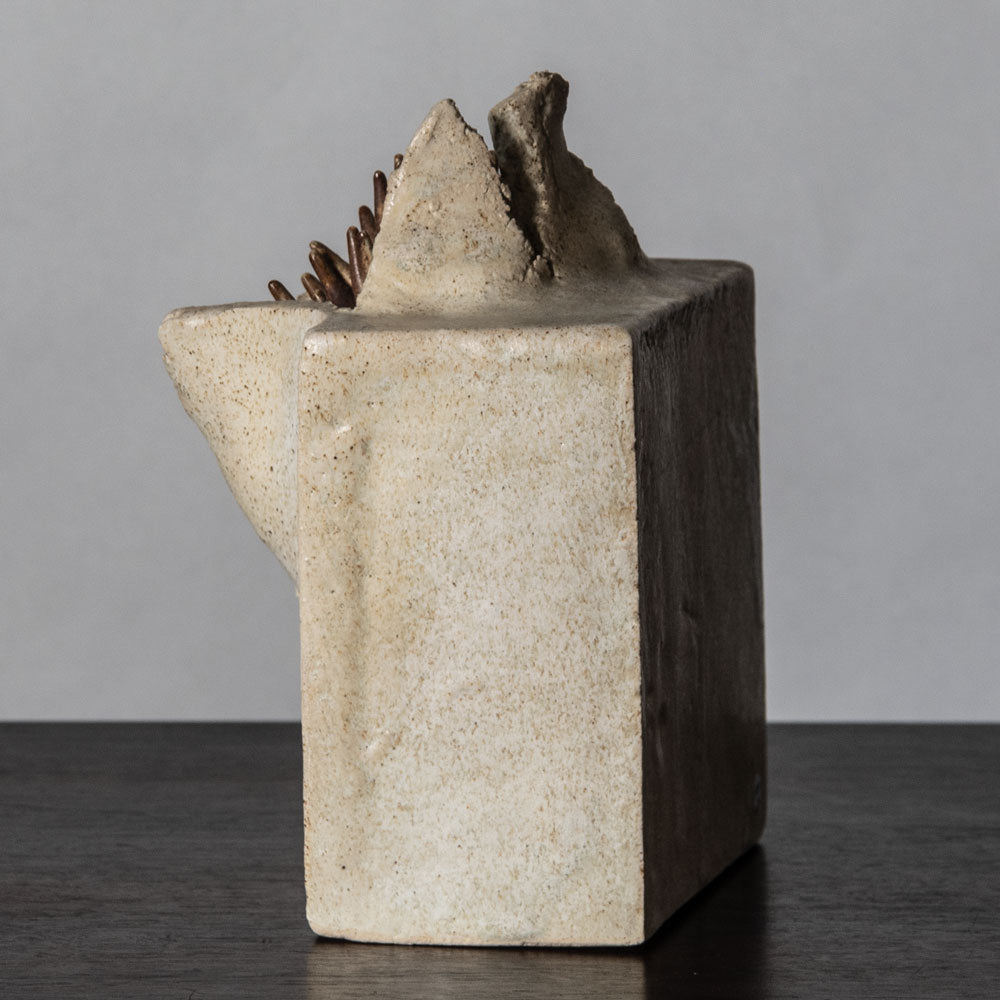 Evelyn Klam, Germany, stoneware sculpture J1291