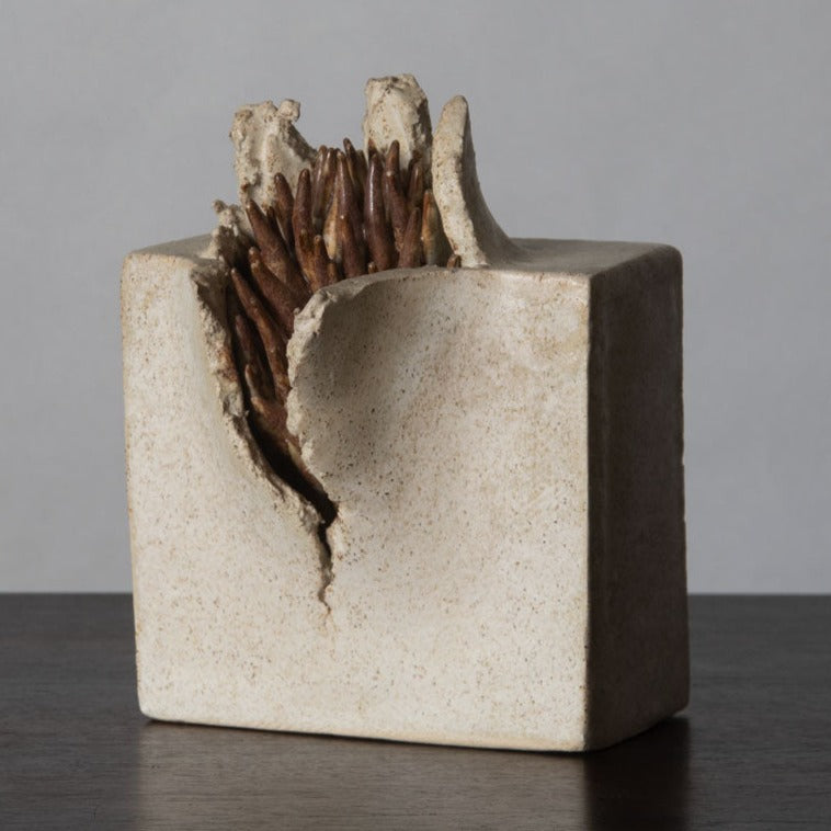 Evelyn Klam, Germany, stoneware sculpture J1291